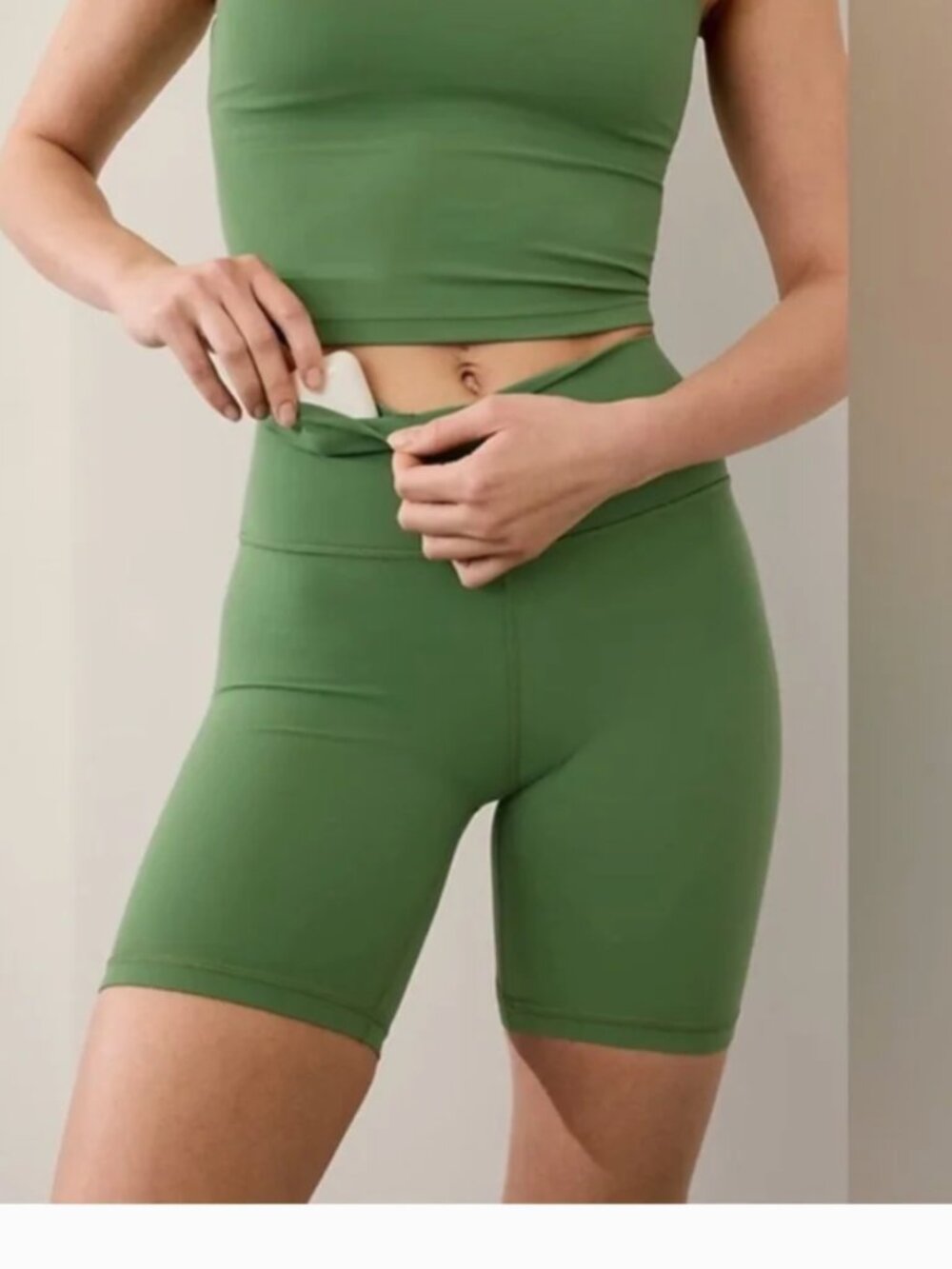 Athleta Transcend 7" short Green Women's Bike Shorts XS